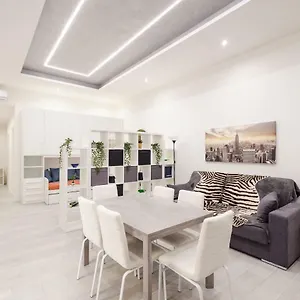 Apartamento Dimora Santo Stefano: Ampia, Con Giardino Privato 
